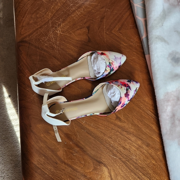 Women Size 11 Flats Dream Paris Floral Print with White Backs Buckle Strap - Picture 10 of 13